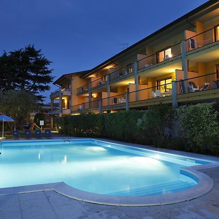 Residence Spiaggia D'Oro Дезенцано-дель-Гарда Екстер'єр фото