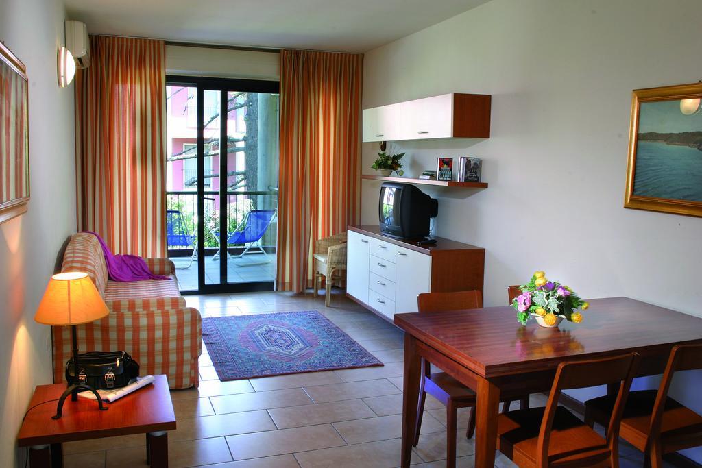 Residence Spiaggia D'Oro Дезенцано-дель-Гарда Екстер'єр фото