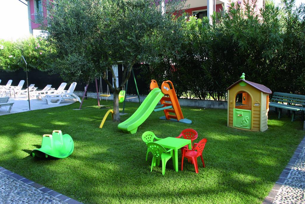 Residence Spiaggia D'Oro Дезенцано-дель-Гарда Екстер'єр фото