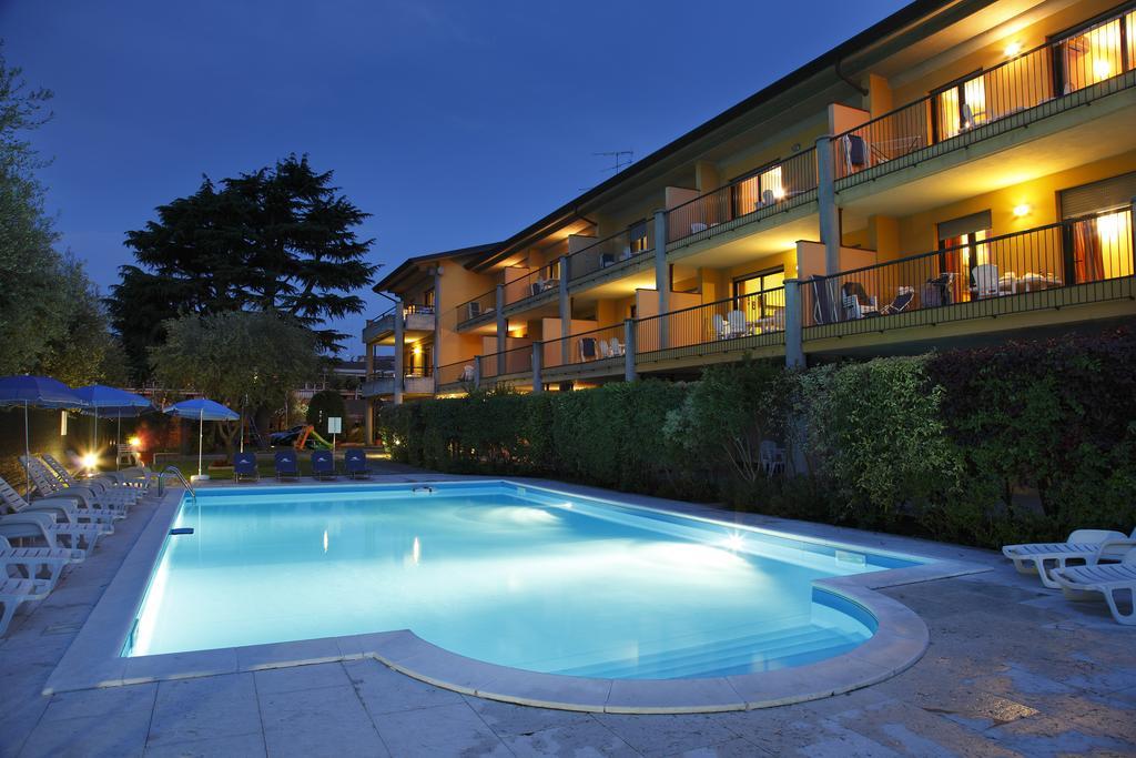 Residence Spiaggia D'Oro Дезенцано-дель-Гарда Екстер'єр фото