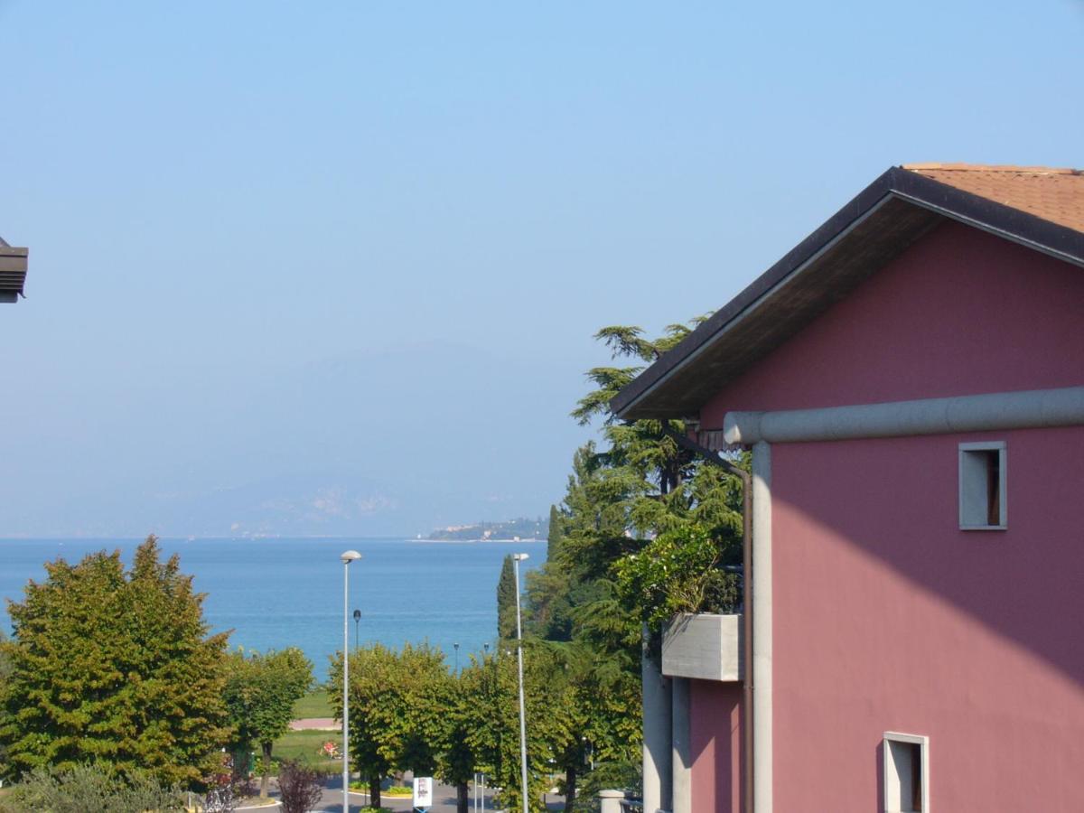 Residence Spiaggia D'Oro Дезенцано-дель-Гарда Екстер'єр фото